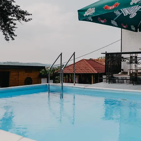 Djedovo Ognjiste 2 アパート *