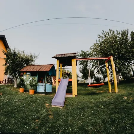 Djedovo Ognjiste 2 アパート *